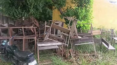 गायघाट के जारंग हाई स्कूल में लापरवाही का कोई जवाब नहीं लाखों का बेंच डेक्स हो रहें बर्बाद प्रखंड शिक्षा पदाधिकारी से लेकर विद्यालय प्रधानाध्यापक पर उठ रहे सवाल।
District Administration Muzaffarpur #bsebpatna #शिक्षाविभाग_बिहार_सरकार #MuzaffarpurNews #NewsUpdate #GAYGHAT
