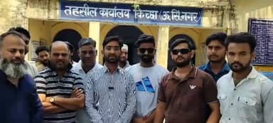 धार्मिक भावनाओं को आहत करने वाले बयानों के खिलाफ क्षेत्र के मुस्लिम समाज में गहरा रोष व्याप्त है। विगत दिनों एक महिला नाजिया इलाही द्वारा पैगम्बर मोहम्मद साहब और हजरत बीबी आयशा की शान में की गई अमर्यादित टिप्पणी के विरोध में स्थानीय नागरिकों और सामाजिक संगठनों ने कड़ा रुख अख्तियार कर लिया है।