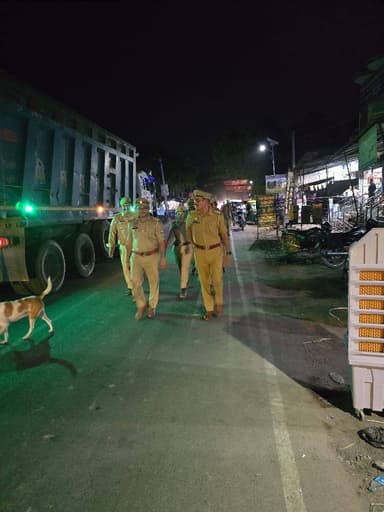 #SP_RBL @Ravi_KumarIPS के निर्देशन में जनपदीय पुलिस द्वारा अपने-अपने थाना क्षेत्र अन्तर्गत शांति एवं कानून व्यवस्था के दृष्टिगत पैदल गश्त की गयी-
@Uppolice
@dgpup
@adgzonelucknow
@Igrangelucknow https://t.co/C4pU1bGRN5