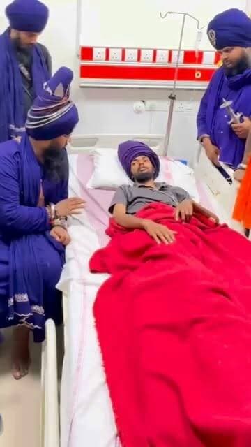 कर्णप्रयाग मारपीट मामलें में घायल अपने साथी का हालचाल जानने ऋषिकेश एम्स पहुंचे निहंग सिक्खों के जत्थेदार
