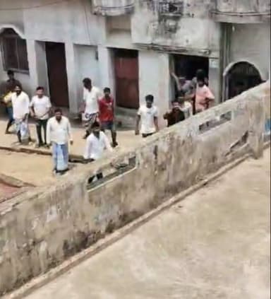 बेलागंज थाना क्षेत्र के लक्ष्मीपुर गांव में ब/च्चों की वि/वा/द में लि/या हिं/स/क रू*प. 7 घा/य/ल