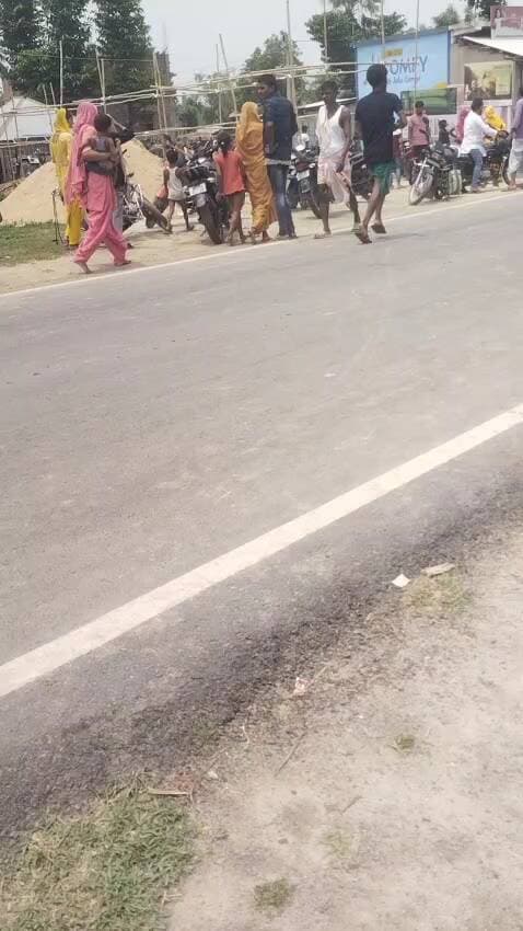 Bharsiya cycle Chauk ka ghatna side mein bike ke phone se baat kar rahe the Udhar Se 𝑒𝑘 bike@#