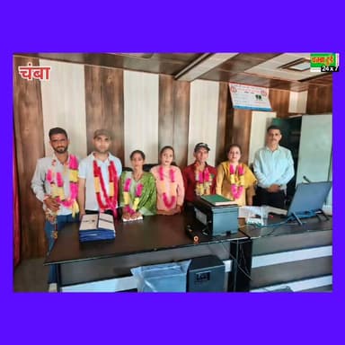 मंजीर पंचायत में प्रधान रीना कुमारी, उपप्रधान रमेश कुमार समेत वार्ड मेंबरों ने संभाला कार्यभार
नई सोच… नया जोश… और जनसेवा का मजबूत इरादा — मंजीर पंचायत में विकास के एक नए अध्याय की शुरुआत हो चुकी है। अब उम्मीदों को हकीकत में बदलने की जिम्मेदारी इन जनप्रतिनिधियों के कंधों पर है।
#ManjeerPanchayat #Salooni #ChambaToday #PanchayatElection #NewBeginning #GramPanchayat #VillageDevelopment #JanSeva #HimachalNews #LocalNews #TeamWork #Development