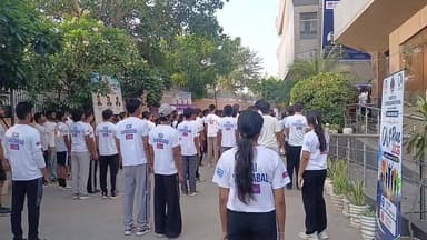कैलकुलेटर छोड़ रनिंग शूज़ पहन दौड़े चार्टर्ड अकाउंटेंट...
सुबह सुबह सड़क पर दौड़े इंस्टिट्यूट ऑफ़ चार्टर्ड अकाउंट ऑफ़ इंडिया के 1200 CA
#CADay
#CARun2026
#ICAI
#CharteredAccountant
#Faridabad
#CAStudents
#FitIndia
#RunForUnity
#HealthIsWealth
#ICAINIRC
#FitnessRun
#voiceoffaridabad
#Voiceoffreedom