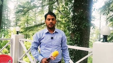 चम्बा का बेहद खूबसूरत पर्यटक स्थल – जुम्हार 🌿🏔️
Pahadi News Suneel Pahadi ✍️
जिला चम्बा की मनमोहक वादियों में बसा जुम्हार प्राकृतिक सुंदरता, शांत वातावरण और हरियाली से भरपूर एक आकर्षक पर्यटन स्थल है। यहाँ से दिखाई देने वाले ऊँचे-ऊँचे पहाड़, देवदार के जंगल और मनोहारी नज़ारे पर्यटकों का मन मोह लेते हैं।
बरसात और सर्दियों के मौसम में जुम्हार की खूबसूरती और भी निखर जाती है। प्रकृति प्रेमियों, फोटोग्राफी के शौकीनों और सुकून भरे पल बिताने वालों के लिए यह स्थान किसी जन्नत से कम नहीं है।
"अगर आप चम्बा की प्राकृतिक सुंदरता का असली आनंद लेना चाहते हैं, तो जुम्हार की यात्रा ज़रूर करें।" 🌄❤️
#Jumhar #Chamba #HimachalPradesh #Tourism #NatureLovers #BeautifulHimachal #ExploreChamba #TravelHimachal #HimachalDiaries #IncredibleIndia