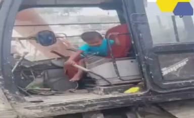 ढाई साल के बच्चे ने चलाई JCB, वीडियो वायरल......
#वायरल #वीडियो #जेसीबी