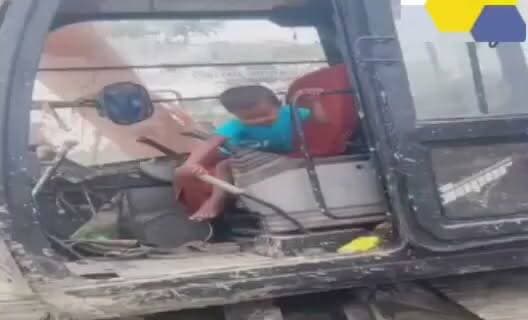 ढाई साल के बच्चे ने चलाई JCB, वीडियो वायरल......
#वायरल #वीडियो #जेसीबी