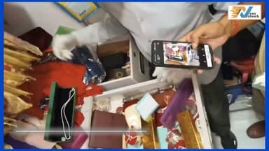 40-50 लाख की #रहस्यमयी #चोरी!
बरेली में कारोबारी अर्पित अग्रवाल के घर से #चुनिंदा जेवर और कैश चोरी। बिना ताला तोड़े वारदात, CCTV में भी नहीं मिला सुराग। पुलिस को अंदरूनी जानकारी रखने वाले शख्स पर शक।
#BreakingNews #bareillycity
#todaynews__update__news
#citynewsupdate