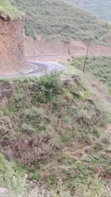 सराह-चूड़धार मार्ग की रिपेयरिंग पर उठे सवाल, क्या जनता के पैसों का हो रहा दुरुपयोग?ग्राउंड रिपोर्ट में खुली मरम्मत कार्य की पोल.. देखिए लाइव मुकेश रमोल के साथ...
@topfans सबसे तेज खबर #सबसेतेजखबर #HimachalNews #himachalpradesh Sukhvinder Singh Sukhu Vikramaditya Singh Mukesh Agnihotri #PWD