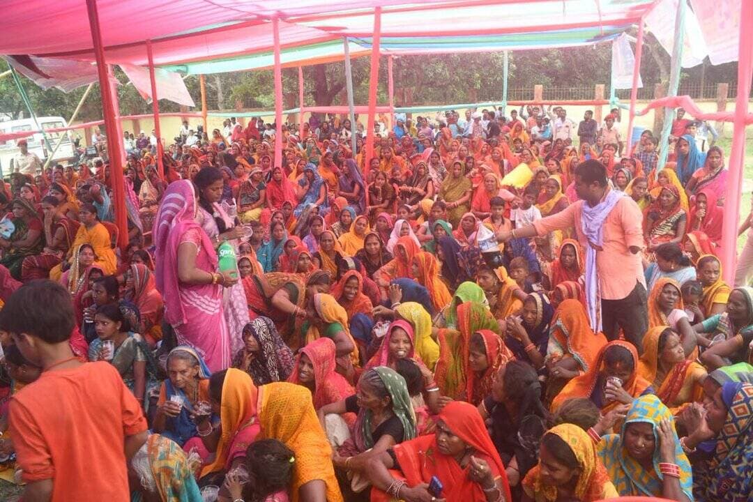 जिले के सभी ग्राम पंचायतों में मनाया गया पंचायत विकास दिवस।। जिला पदाधिकारी श्री आनंद शर्मा के निदेशानुसार सभी वरीय पदाधिकारी संबद्ध पंचायत में उपस्थित थे। इस अवसर पर माननीय प्रभारी मंत्री भी महीनाथपुर पंचायत में आयोजित कार्यक्रम में उपस्थित थी।
#MadhubaniFirst https://t.co/Y9IJIvHy2z