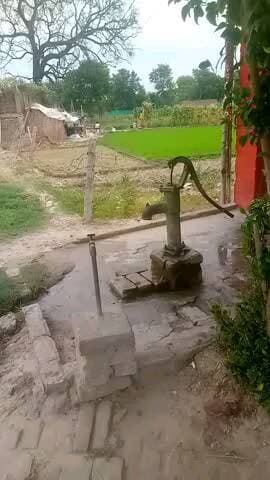 paani ki killat jal bibhag ki pipe tooti hai use thik karaye logo ko pani mile