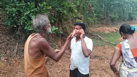 जशपुर कलेक्ट्रेट से कमलेश ने कलेक्ट्रेट में काम करता है दुसरो का जमीन को हड़प हड़प के ले जा रहा है शासन कुछ नहीं कर रहे