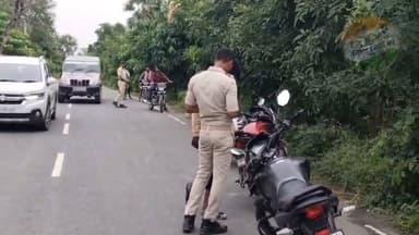 #मांझी #एकमा मुख्य मार्ग पर #चकिया मोड़ के समीप सोमवार को मांझी थाना #पुलिस ने चलाया सघन वाहन चेकिंग अभियान। दर्जनों वाहनों का चालान काटा। #chapra #छपरा #saran #Manjhi #ekma #manjhithana #police