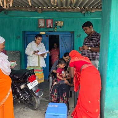 💧 घर-घर पहुँची "दो बूंद जिंदगी की"
पल्स पोलियो अभियान के तहत स्वास्थ्य विभाग की टीम ने क्षेत्र का भ्रमण कर घर-घर बच्चों को पोलियो की खुराक पिलाई।इस दौरान अभिभावकों से 5 वर्ष से कम आयु के प्रत्येक बच्चे को पोलियो की दवा अवश्य पिलाने की अपील की।
#PulsePolio #Surajpur #DoBoondZindagiKi #ChildHealth #पोलियोफ्रेइंडिया
@chhattisgarhcmo
@healthcggov @dpr.chhattisgarh