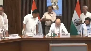 ऐतिहासिक क्षण !
दशकों का इंतजार हुआ समाप्त, शेखावाटी को मिली यमुना जल की सौगात।
माननीय केंद्रीय गृह एवं सहकारिता मंत्री श्री Amit Shah जी तथा माननीय केंद्रीय जल शक्ति मंत्री श्री C R Paatil जी की गरिमामयी उपस्थिति में हरियाणा के माननीय मुख्यमंत्री श्री Nayab Saini जी के साथ यमुना जल परियोजना के निर्माण एवं क्रियान्वयन हेतु एमओए (MOA) पर हस्ताक्षर किए।
#CMORajasthan #phqjaipur #गोलाना #jhalawar #पीएम #baransp #खानपुर #BaranNews #vairalpost Ashok Gehlot भाजपा मण्डल अटरू Vasundhara Raje Bhajanlal Sharma टीम नरेश मीणा Rajasthan Police