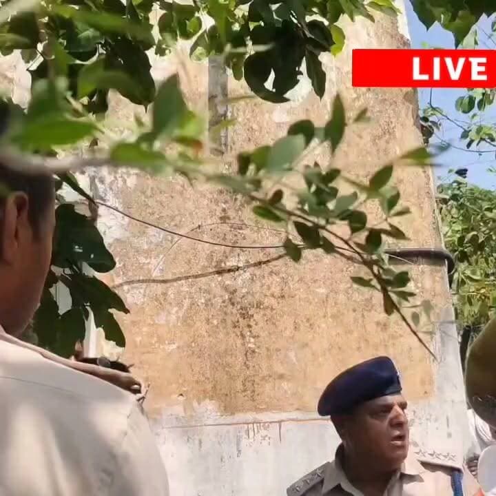 #भादवा (परबतसर) में भारी बवाल!
शव उठाने पहुंची पुलिस को ग्रामीणों ने रोका, गिरफ्तारी की मांग पर अड़े परिजन।
#parbatsar
#परबतसर
#भादवा