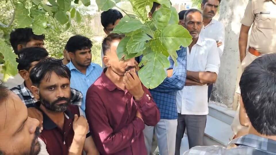 #भादवा (परबतसर) #GSS में लाइनमैन का शव मिलने से सनसनी! प्रशासन मौके पर, ग्रामीण निष्पक्ष जांच की मांग पर अड़े।
#bahdwa
Ramniwas Gawriya
CMO Rajasthan