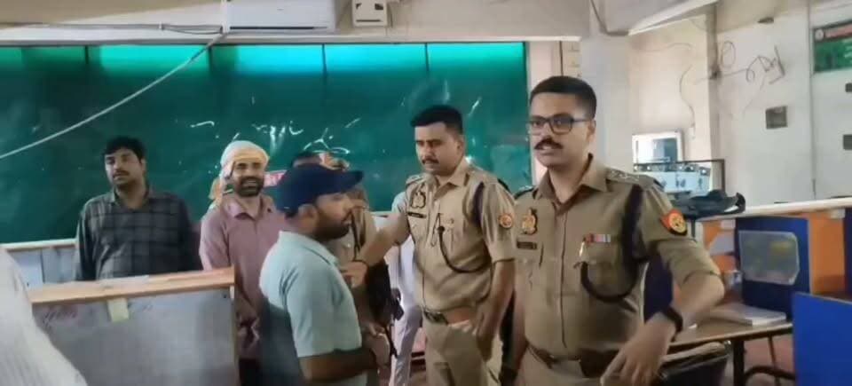 #जनपद गाजीपुर में कोचिंग संस्थानों/लाइब्रेरी के खिलाफ प्रशासन का सख्त अभियान फायर सेफ्टी नियमों की गंभीर खामियां मिलने पर कार्रवाई, 22 कोचिंग संस्थानों/लाइब्रेरी को किया सील #ghazipurnews61 #bharatnews61 #newsghazipur #गाजीपुर_समाचार #GhazipurNews