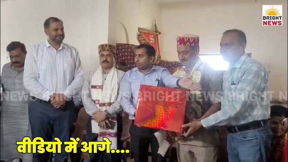 -#बिलासपुर -- 35 साल सेवा के बाद नयना देवी मंदिर न्यास से सेवानिवृत हुए सहायक अभियंता प्रेम शर्मा और इलेक्ट्रीशियन श्याम लाल, एसडीएम धर्मपाल ने किया सम्मानित...
#BrightNews #NainaDevi #NainaDeviMandir #NainaDeviJi #Bilaspur #MandirNyaas #Retirement #PremSharma #ShyamLal #SDMDharampal #HimachalPradesh #HPNews #HimachalNews #Himachal24x7 #HimachalUpdate #HimachalLatestNews #HimachalSpotlight #PahadNews #HimachalBuzz #HimachalWala #HimachalNewsLive #HimachalHappenings #HimachalViral #HimachalTrending #HimachalUpdatesDaily #BilaspurNews #HimachalKhabar #BreakingNews #HimachalCurrentAffairs #HimachalToday #MandirNews #ReligiousNews #Devbhoomi #HimachalDevbhoomi #Seva #35YearsService #EmployeeRetirement #HimachalGovernment #MataNainaDevi #Blessings #TempleStaff #HimachalReligion #Faith #Pooja #HimachalTemples #LocalNews