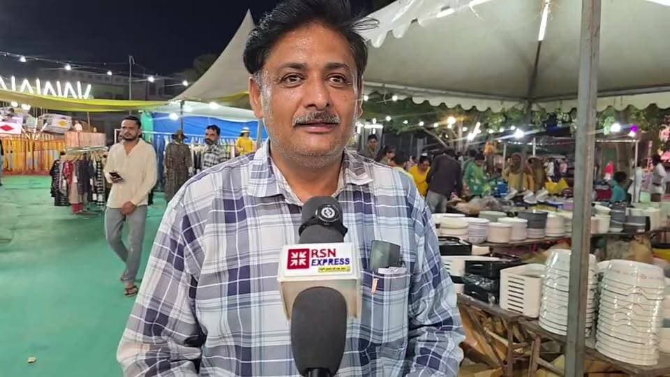 🎡 मंडी आदमपुर मेले का नज़ारा देखिए, आखिर कैसा है मेला? 😍
रोशनी से जगमगाता मेला, झूलों की मस्ती, स्वादिष्ट व्यंजनों की खुशबू और लोगों की भारी भीड़ ने पूरे माहौल को उत्साह से भर दिया है। बच्चों से लेकर बड़ों तक, हर कोई मेले का भरपूर आनंद लेता नज़र आ रहा है।
अगर आप अभी तक आदमपुर मेले नहीं पहुंचे हैं, तो एक बार यहां का शानदार माहौल ज़रूर देखें! 🎠✨
#AadampurMela #Hisar #RSNExpress #Mela #Haryana #Entertainment