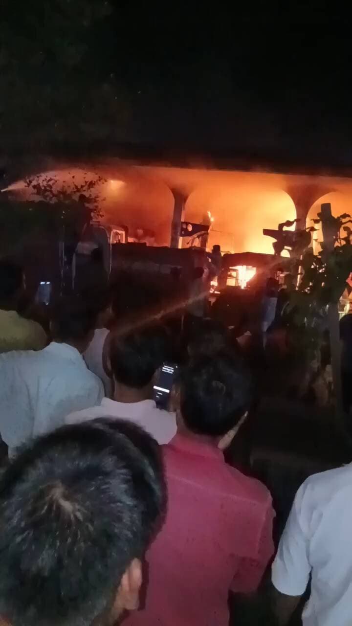 पचोर पेट्रोल पंप पर आग लगी उसमें पेट्रोल का टैंक ने पकड़ी आज नगर पालिका का फुल सपोर्ट
#पचोर