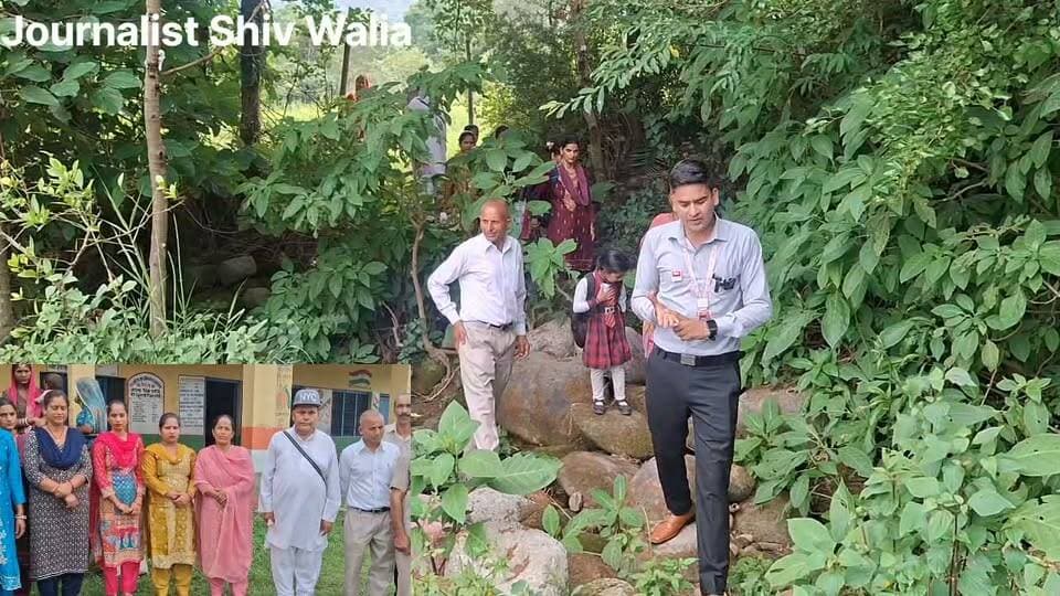 जोगिंदर नगर शिक्षा खंड चौंतडा् 1 ** विद्यालय में 12 विद्यार्थी होने के बावजूद कर दिया प्राथमिक विद्यालय खोहली को केंद्र विद्यालय एहजू में मर्ज **सरकार और शिक्षा विभाग दे इस तरफ विशेष ध्यान, बच्चों को अब 2 किलोमीटर से अधिक पैदल सफर करना पड़ेगा तय, वर्तमान में 12 विद्यार्थी कर रहे शिक्षा ग्रहण 6 प्राइमरी वहीं 6 प्री प्राइमरी के बच्चे,, स्थानीय गांव वालों ने सरकार से की अपील अधिसूचना को किया जाये रद्द... वर्तमान में पांच या 5 से कम विद्यार्थियों की संख्या वाले विद्यालय को किया जा रहा मर्ज लेकिन यहां संख्या है 12 विद्यार्थियों की तो आखिर किस आधार पर यह अधिसूचना हुई जारी *** विद्यार्थियों और अभिभावकों को आ रही समस्या बरसात के समय में नालों को कैसे करेंगे पार और कैसे पहुंचेंगे बच्चे दूसरे स्कूल #journalistshivwalia #DcMandi #CMOHPSukvinderSinghSukhu #jogindernagar_mandi_himachal #Ahju #EducationDepartment