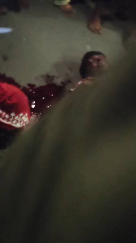 Jharkhand jila Sahibganj rajmahal road accident hai aur teen aadami khatm ho chuka hai aur ek Gambhir Roop se Ghayal hai