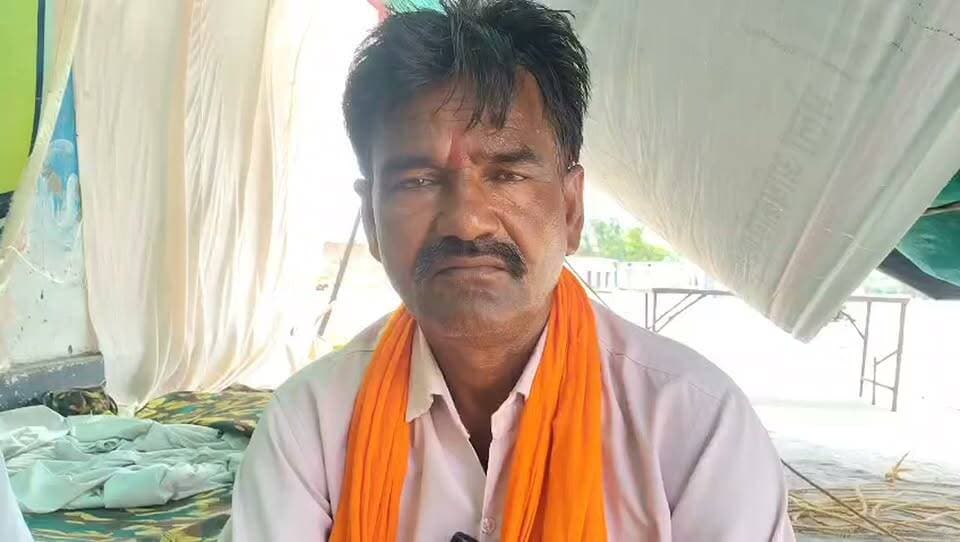 *आंधी-पानी में तहस-नहस हुआ धरना स्थल*
🟰🟰🟰🟰🟰🟰🟰🟰🟰🟰🟰
*लहार के भाटनताल मैदान में शासकीय भूमि सर्वे क्र.2711,2715 का सीमांकन उपरांत अतिक्रमण हटाने की मांग को लेकर बाबूलाल टैगोर के नेतृत्व में चल रहा धरना प्रदर्शन आंधी और बारिश की चपेट में आ गया। तेज हवाओं से धरना स्थल का मंच और टेंट क्षतिग्रस्त हो गया,बाबूलाल टैगोर का कहना धैर्य की सीमा टूट गई है,अब एसडीएम कार्यालय के बाहर होगा धरना प्रदर्शन..* #CrimeNew #bhind #भिण्ड #fbpost