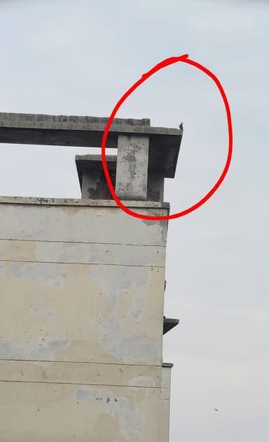 ग्रेनो वेस्ट की रक्षा अडेला सोसायटी में फिर गिरा प्लास्टर का बड़ा हिस्सा। टावर के टॉप फ्लोर से पार्क में गिरा प्लास्टर, वर्किंग एरिया में टहल रहे बुजुर्ग बाल-बाल बचे, सिर्फ उठे कंस्ट्रक्शन क्लाविटी पर सवाल। @InfoDeptUP @myogiadityanath @dmgbnagar @NandiGuptaBJP @RakshaAddelaGNW https://t.co/elEwh3uSzx