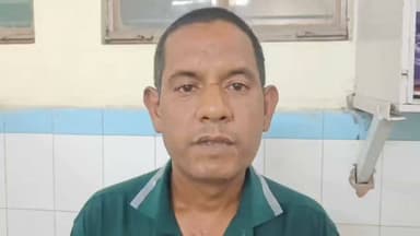 श्रीनगर बेस चिकित्सालय के डॉक्टरों ने सर्पदंश के बाद गंभीर हालत में पहुंची 12 वर्षीय बच्ची की जान बचाकर मिसाल पेश की है। जहरीले सांप के काटने से बच्ची की हालत बेहद नाजुक हो गई थी, लेकिन विशेषज्ञ डॉक्टरों की टीम ने 12 दिनों तक लगातार उपचार और निगरानी के बाद उसे स्वस्थ कर दिया। परिजनों ने चिकित्सकों, नर्सिंग स्टाफ और ब्लड सेंटर की टीम का आभार जताते हुए इसे उनकी बेटी को मिला "दूसरा जीवन" बताया।
#SrinagarGarhwal #SnakeBite #UttarakhandNews #HealthNews #UPNewsPaper
