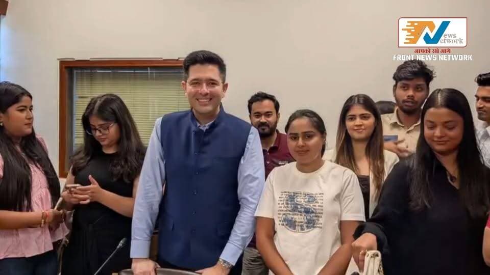 सोशल मीडिया इन्फ्लुएंसर्स के साथ बैठक के बाद फिर चर्चा में राघव चड्ढा, उठे कई सवाल।
.
.
#RaghavChadha
#PoliticalNews
#socialmedianews
#BreakingNews
#LatestNews