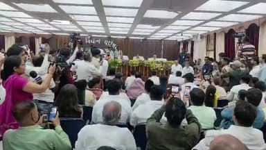 बिहार विधान परिषद में 10 नवनिर्वाचित सदस्यों ने ली शपथ, पवन सिंह और निशांत कुमार बने आकर्षण का केंद्र। #sachbharatnews #SBI #BiharNews #TopFans
