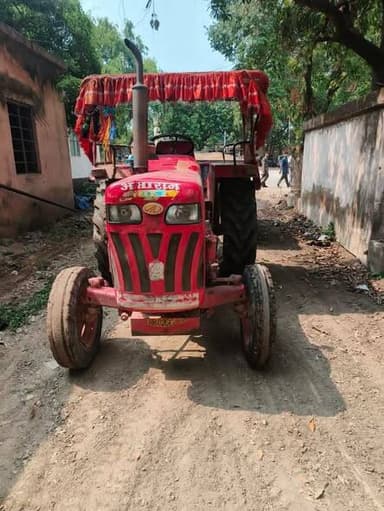बेलागंज थाने की पुलिस ने अ*वै/ध ख/न/न मा/म/ले में. का/र्र/वा/ई करते हुए दो ट्रै*क्टर को प/क/ड़ा