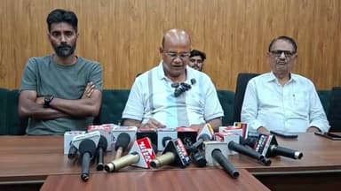 सांसद ठुल्लू महतो का विधायक निरसा अरूप चटर्जी ने जम कर दिया जवाब
#NewsUpdate #breaking #mp #mla #public #dhanbad
