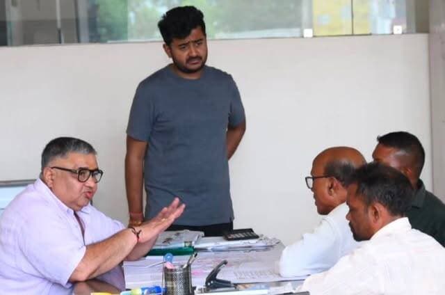 जनदर्शन में मंत्री श्री राजेश अग्रवाल ने सुनीं ग्रामीणों की समस्याएं, त्वरित समाधान के दिए निर्देश ग्राम पंचायत परसोंडी, लखनपुर में ...