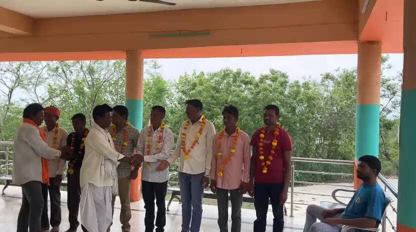 कुशलगढ मात मगरी पे साहियाक हैण्ड पंप मिस्त्री के आदोलान किया गया है फोटो उपलब्ध है बारहमासी काम करते हो इसलिएआंदोलन क