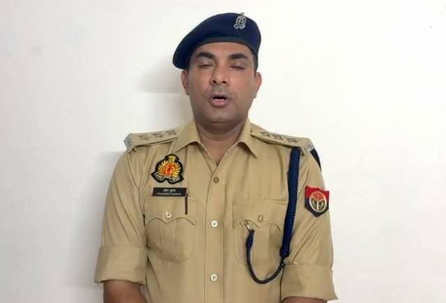 ग्रेटर नोएडा के थाना बादलपुर एरिया में टीनशेड की झोपड़ी में घरेलू गैस सिलेंडर फटने से आग लगी। धीरे-धीरे आग फैल गई। फायर सर्विस द्वारा 6 गाड़ियों की सहायता से आग पर काबू पाया। कोई जनहानि नहीं।
#GreaterNoida #Badalpur #FireIncident #CylinderBlast #GasCylinderExplosion #FireDepartment #UPPolice #NoidaNews #BreakingNews #EmergencyResponse #FireSafety #GautamBuddhNagar #UttarPradesh #LocalNews #GreaterNoidaNews #BadalpurPolice #FireBrigade #AccidentNews #SafetyFirst #HindiNews