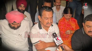 मुझे गाली दे रहे है पुलिस की मौजूदगी में:-बेहड़" पुलिस यहां पर मौजूद है जो अपराधियों को संरक्षण दे रही है:- ठुकराल....
Tilak Raj Behar Rajkumar Thukral Ganesh Godiyal Indian National Congress Uttarakhand Priyanka Gandhi Vadra #followerseveryone #highlightsシ゚ #kichha #kicchasudeep #udhamsinghnagar