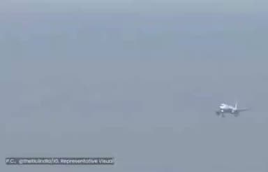 🇮🇳🚀 भारत के एविएशन क्षेत्र में ऐतिहासिक उपलब्धि!
भारत के स्वदेशी GAGAN (GPS Aided GEO Augmented Navigation) सैटेलाइट नेविगेशन सिस्टम की मदद से पहली बार किसी कमर्शियल जेट की सफल लैंडिंग कराई गई।
IndiGo के Airbus A320 विमान ने उदयपुर एयरपोर्ट पर GAGAN-आधारित नेविगेशन की सहायता से सफलतापूर्वक लैंडिंग की। यह उपलब्धि भारत के नागरिक उड्डयन और स्वदेशी अंतरिक्ष तकनीक के लिए एक बड़ा मील का पत्थर मानी जा रही है।
यह सफलता दिखाती है कि भारत अब विमानन क्षेत्र में स्वदेशी नेविगेशन तकनीक के उपयोग की दिशा में तेज़ी से आगे बढ़ रहा है।
#ISRO #GAGAN #IndiGo #AirbusA320 #UdaipurAirport #Aviation #MakeInIndia #AtmanirbharBharat #भारत #BreakingNews #Bharatnama