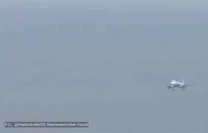 🇮🇳🚀 भारत के एविएशन क्षेत्र में ऐतिहासिक उपलब्धि!
भारत के स्वदेशी GAGAN (GPS Aided GEO Augmented Navigation) सैटेलाइट नेविगेशन सिस्टम की मदद से पहली बार किसी कमर्शियल जेट की सफल लैंडिंग कराई गई।
IndiGo के Airbus A320 विमान ने उदयपुर एयरपोर्ट पर GAGAN-आधारित नेविगेशन की सहायता से सफलतापूर्वक लैंडिंग की। यह उपलब्धि भारत के नागरिक उड्डयन और स्वदेशी अंतरिक्ष तकनीक के लिए एक बड़ा मील का पत्थर मानी जा रही है।
यह सफलता दिखाती है कि भारत अब विमानन क्षेत्र में स्वदेशी नेविगेशन तकनीक के उपयोग की दिशा में तेज़ी से आगे बढ़ रहा है।
#ISRO #GAGAN #IndiGo #AirbusA320 #UdaipurAirport #Aviation #MakeInIndia #AtmanirbharBharat #भारत #BreakingNews #Bharatnama