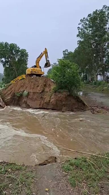 रोहतक के लाखनमाजरा से होकर गुजरने वाली,भिवानी सब ब्रांच टूटी,फसल जलमग्न #rohtakpolice