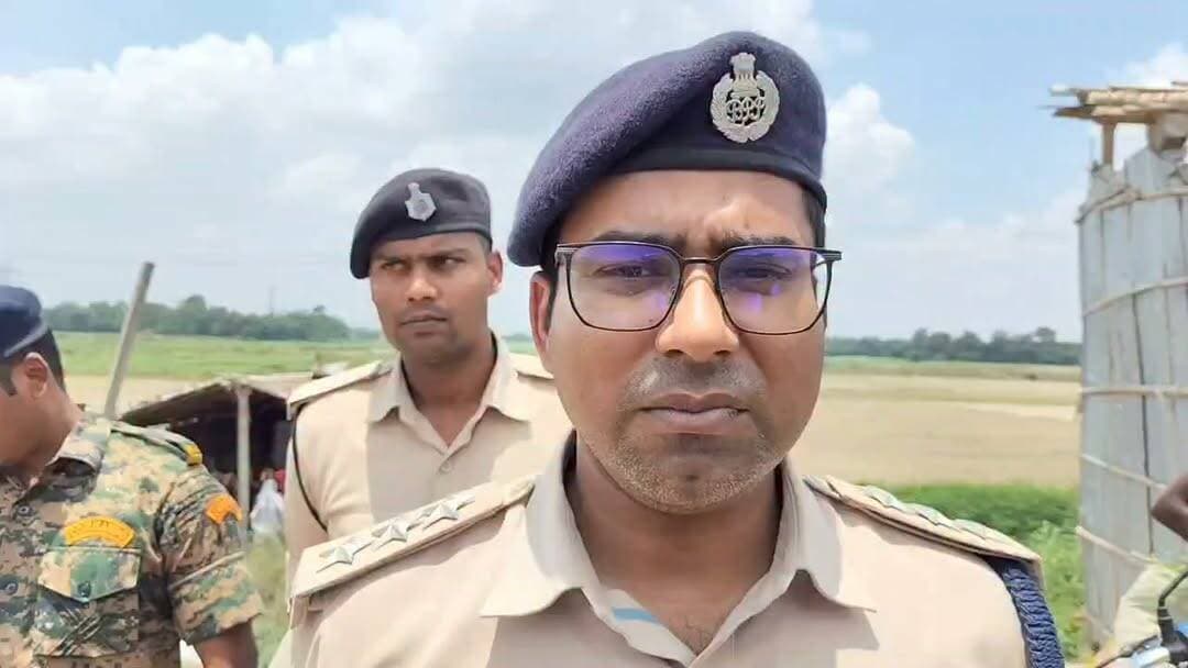 तिलावे नदी में 45 वर्षीय महिला का शव मिलने से सनसनी, हत्या या आत्महत्या की जांच में जुटी पुलिस, डीएसपी ने क्या कुछ कहा जानिए...
#सहरसा #CrimeNews #ShareThisPost #BiharPolice