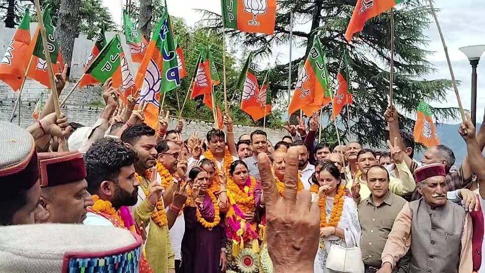 पंचायत समिति सलूणी अध्यक्ष एवं उपाध्यक्ष का हुआ गठन
सुनील पहाड़ी ✍️
सलूणी में पंचायत समिति के अध्यक्ष बने छाया देवी जी एवं उपाध्यक्ष मदन ठाकुर
सलूणी को मिली नायका अध्यक्ष ओर नायक उपाध्यक्ष
📌 पल-पल की अपडेट के लिए हमारे साथ जुड़े रहें।
#PanchayatSamiti #PresidentElection #VicePresident #Himachal #Chamba #Salooni #PahadiNews #BreakingNews #LocalNews #Panchayat #HimachalNews #teg #pahadinews