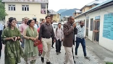 📢 पंचायत समिति सलूणी अध्यक्ष एवं उपाध्यक्ष के गठन की प्रक्रिया शुरू
सुनील पहाड़ी ✍️
सलूणी में पंचायत समिति के अध्यक्ष एवं उपाध्यक्ष के चुनाव/गठन की प्रक्रिया शुरू हो गई है। सभी की निगाहें अब इस बात पर टिकी हैं कि किसे अध्यक्ष और उपाध्यक्ष की जिम्मेदारी मिलती है। राजनीतिक गतिविधियां भी तेज हो गई हैं।
📌 पल-पल की अपडेट के लिए हमारे साथ जुड़े रहें।
#PanchayatSamiti #PresidentElection #VicePresident #Himachal #Chamba #Salooni #PahadiNews #BreakingNews #LocalNews #Panchayat #HimachalNews #teg #pahadinews