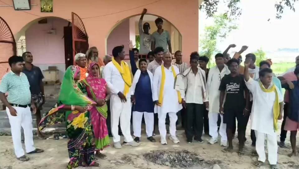 #मऊ के मधुबन में सुहेलदेव स्वाभिमान पार्टी की जन चौपाल, राष्ट्रीय अध्यक्ष महेन्द्र राजभर ने भरी हुंकार
#मऊ #मधुबन #महेन्द्रराजभर