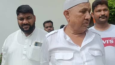 परिवर्तन संकल्प यात्रा बन रही रही है कांग्रेस के लिए संजीवनी
। रामनगर
संकल्प यात्रा के रामनगर पड़ाव में कांग्रेस की सभा रही सफल
रंजीत रावत ने भाजपा को बताया कौतिकी पार्टी जब यह आती है तो जनता का बहुत नुकसान हुआ है
हिन्दू मुस्लिम भावनाएं भड़का कर अपना लाभ खेती थी है। #congress #भाजपा #संकल्पयात्रा #jiladbyksh@#फॉलोवर्स #highlightseveryonefollowers