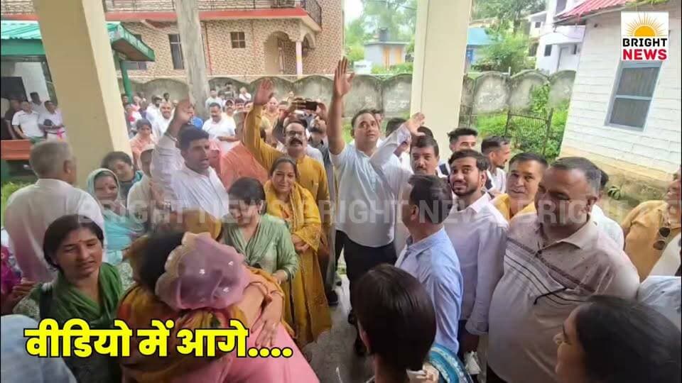 -#घुमारवीं --पंचायत समिति चुनाव में बदलें समीकरण, अध्यक्ष कांग्रेस और उपाध्यक्ष भाजपा के खाते में...
#BrightNews #Ghumarwin #PanchayatSamiti #BDC #ChairmanElection #ViceChairmanElection #CrossVoting #UshaDevi #Ramesh #NareshKumari #MeharChand #Congress #BJP #HimachalPolitics #LocalElection #RuralHimachal #HimachalPradesh #HPNews #HimachalNews #Himachal24x7 #HimachalUpdate #HimachalLatestNews #HimachalSpotlight #PahadNews #HimachalBuzz #HimachalWala #HimachalNewsLive #HimachalHappenings #HimachalViral #HimachalTrending #HimachalUpdatesDaily #HimachalKhabar #BilaspurKhabar #IndiaNews #BreakingNews #PoliticalNews #RajeshDharmani #RajendraGarg #TrilokJamwal #ElectionResults #GrassrootsPolitics #Development #HimachalUpdateDaily #HimachalToday #HimachalBreaking