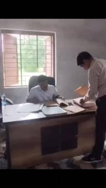 દેવગઢ બારિયાના આમલી પાણી છોતરા ગામે ગ્રામ કચેરીની પ્રાંત અધિકારી દ્વારા તપાસણી કરાઈ