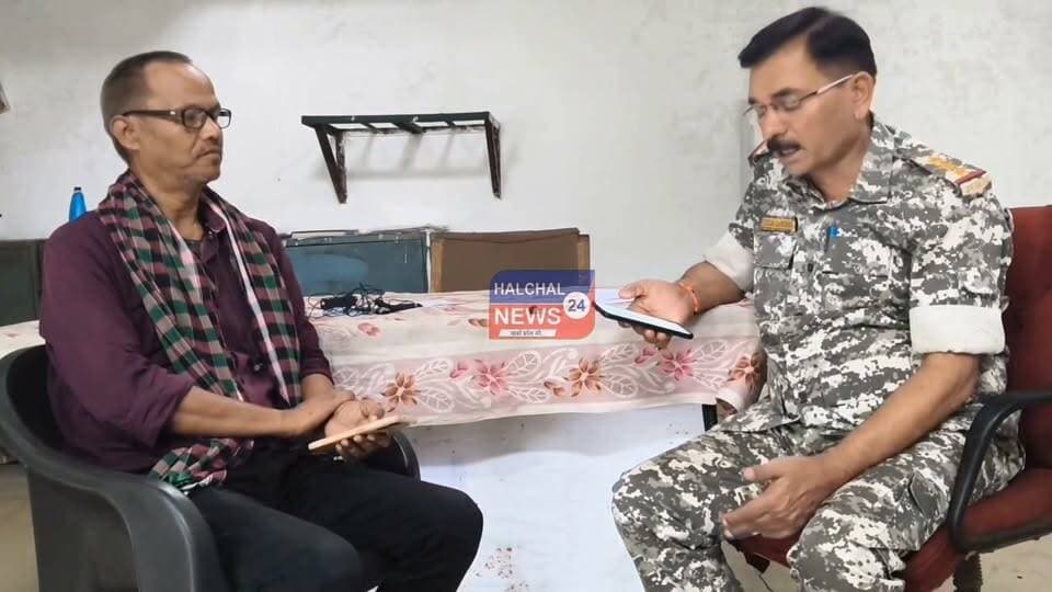 साइबर अपराध से बचाव ही सबसे बड़ा सुरक्षा कवच
समनापुर थाना प्रभारी ने नागरिकों को साइबर सुरक्षा के प्रति जागरूक करते हुए ऑनलाइन ठगी, फर्जी लिंक, ओटीपी शेयर करने और डिजिटल फ्रॉड से बचने के महत्वपूर्ण उपाय बताए। आमजन से अपील की गई कि किसी भी संदिग्ध कॉल, मैसेज या लिंक पर भरोसा न करें और साइबर अपराध होने पर तुरंत शिकायत दर्ज कराएं।
#Halchal24News #Samnapur #Dindori #CyberSafety #CyberAwareness #CyberFraud #OnlineSafety #MadhyaPradesh #साइबरसुरक्षा #साइबरफ्रॉड #डिंडौरी #समनापुर Part 6