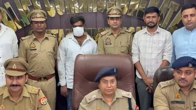 तमिलनाडु से नोएडा आकर चोरी करने वाला युवक हुआ गिरफ्तार
मोबाइल-लैपटॉप चोरी करने वाले युवक का पर्दाफाश।
सेक्टर-126 पुलिस ने एक आरोपी को गिरफ्तार किया।
आरोपी के कब्जे से 7 मोबाइल और 6 लैपटॉप बरामद। पकड़ा गया आरोपी तमिलनाडु का रहने वाला बताया गया। @noidapolice
@Uppolice https://t.co/CgXyKblYd1